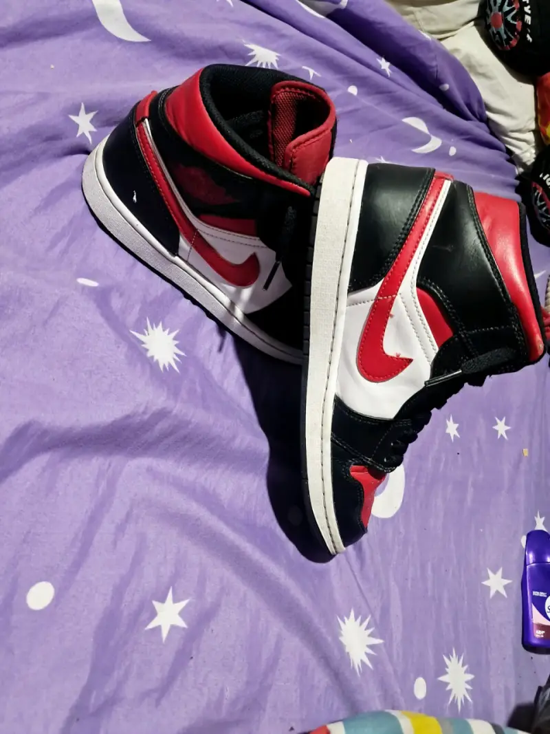 Zapatillas Air Jordan 1 Retro Rojo y Negro - 4