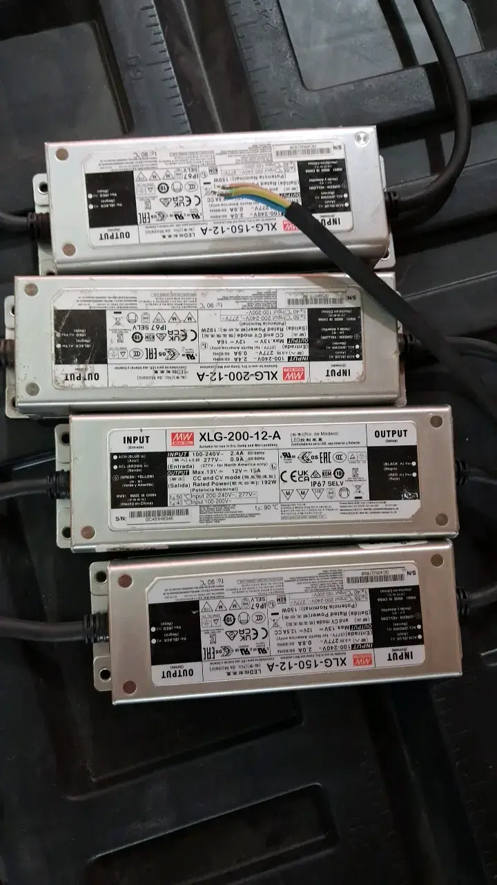 Fuente de poder LED Mean Well XLG-200-12-A