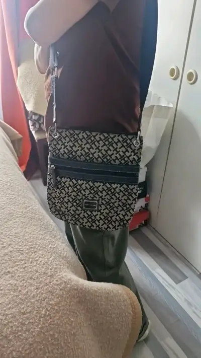Bolso cruzado Tommy Hilfiger estampado geométrico - miniatura 3