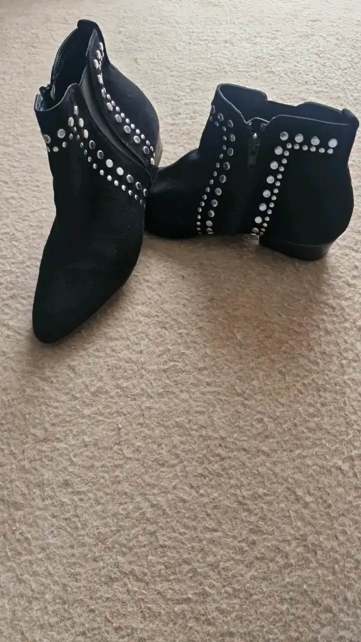 Botines negros con tachuelas Primark - 1