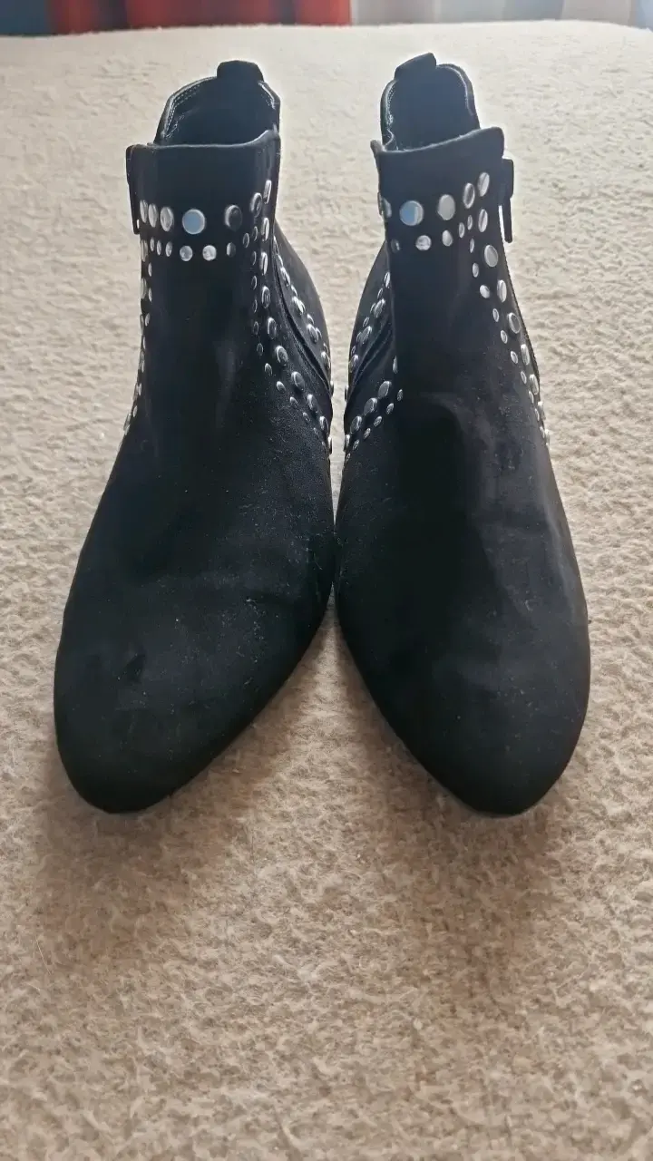 Botines negros con tachuelas Primark - 4