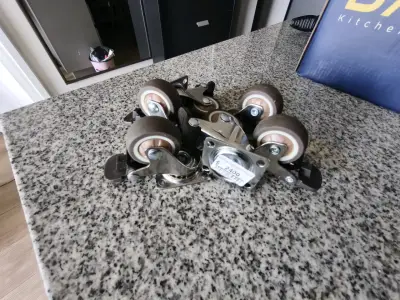 Ruedas giratorias con freno para muebles Baum - miniatura 2