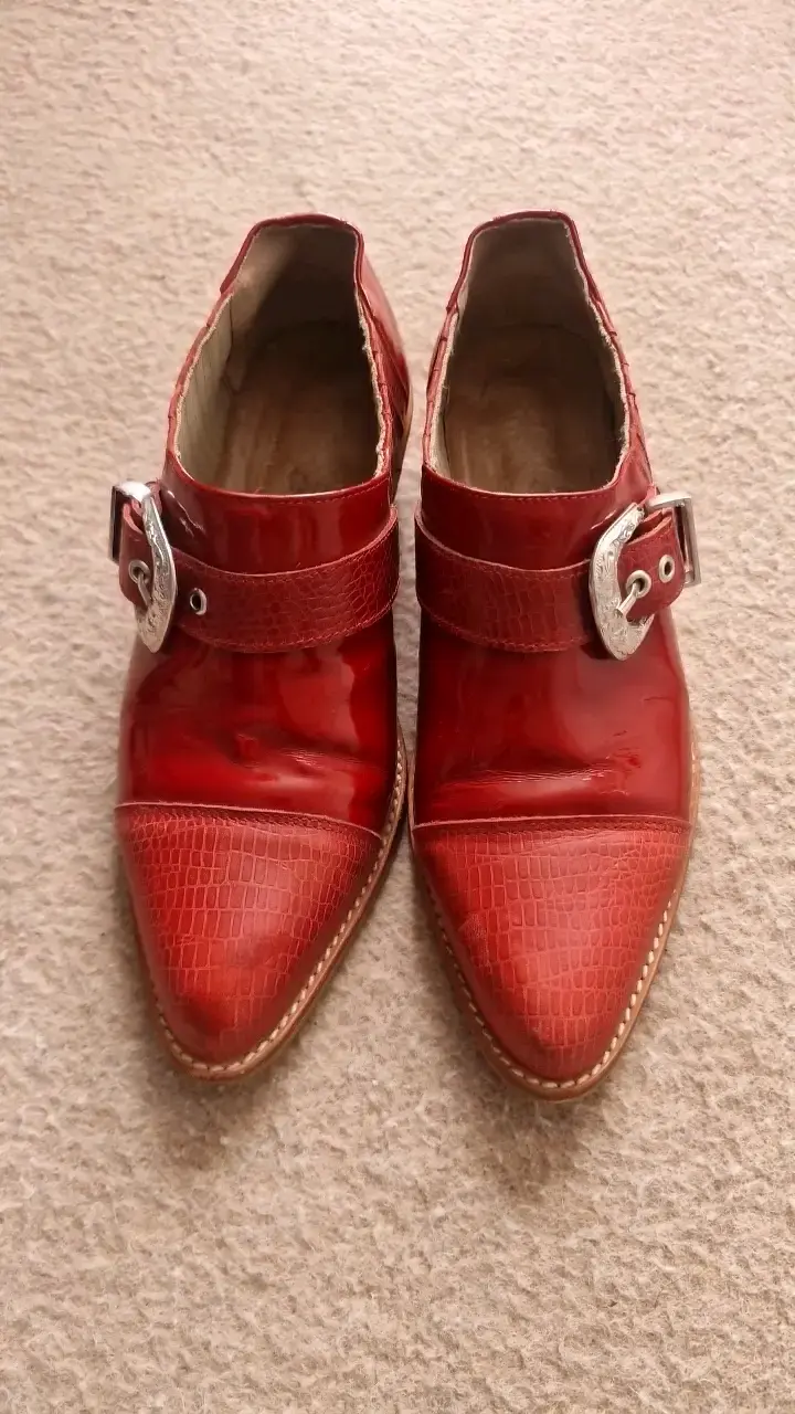 Zapatos rojos de cuero con hebilla - 1