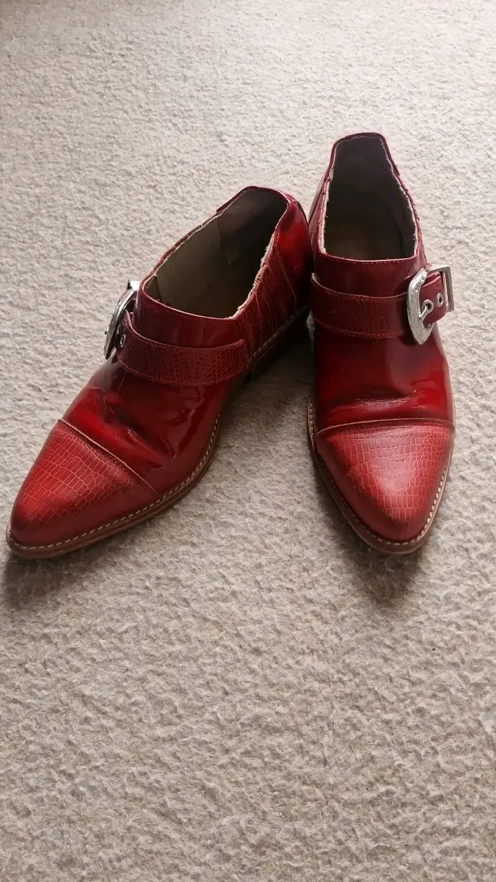 Zapatos rojos de cuero con hebilla - 2