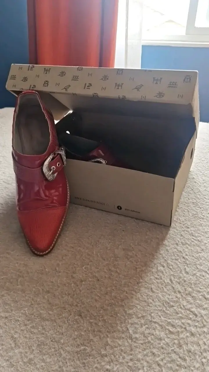 Zapatos rojos de cuero con hebilla - 4