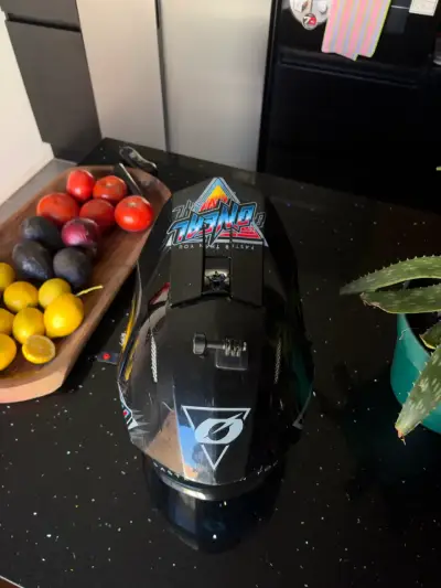Casco de motocross O'Neal negro con diseño gráfico - miniatura 4