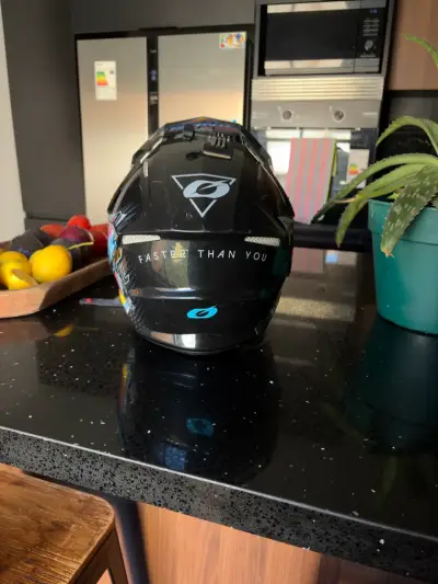 Casco de motocross O'Neal negro con diseño gráfico - miniatura 5