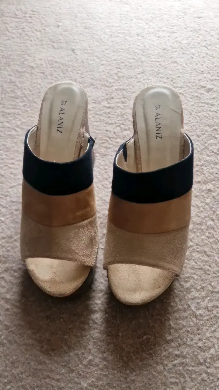 Sandalias de tacón alto Alaniz beige y negro - 2