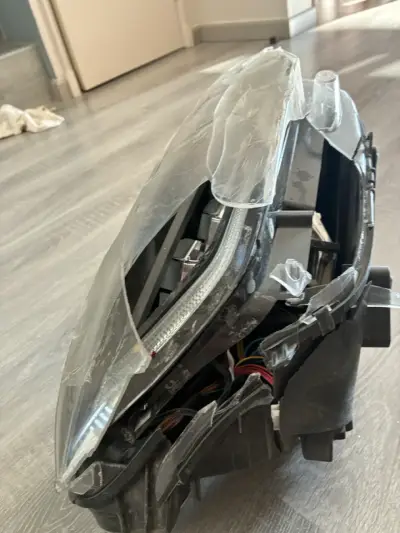 Faro delantero de auto dañado para repuesto VW Niv - miniatura 1