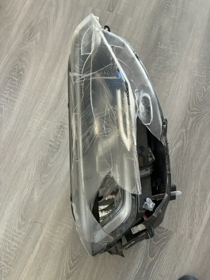 Faro delantero de auto dañado para repuesto VW Niv - 2