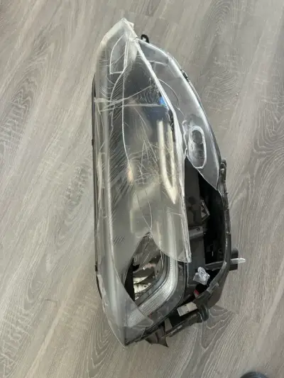 Faro delantero de auto dañado para repuesto VW Niv - miniatura 2