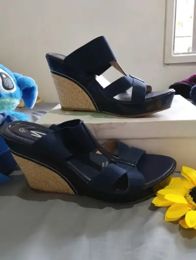 Sandalias de cuña azul marino para mujer - miniatura 1