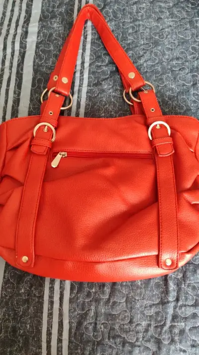 Bolso de cuero rojo con correas ajustables - miniatura 2