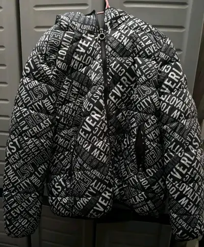 Chaqueta acolchada Everlast negra con diseño gráfico - miniatura 1