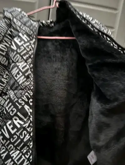Chaqueta acolchada Everlast negra con diseño gráfico - miniatura 2