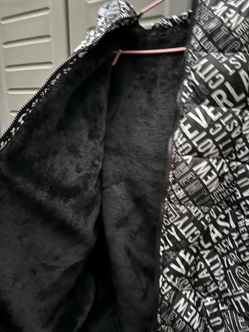 Chaqueta acolchada Everlast negra con diseño gráfico - 3