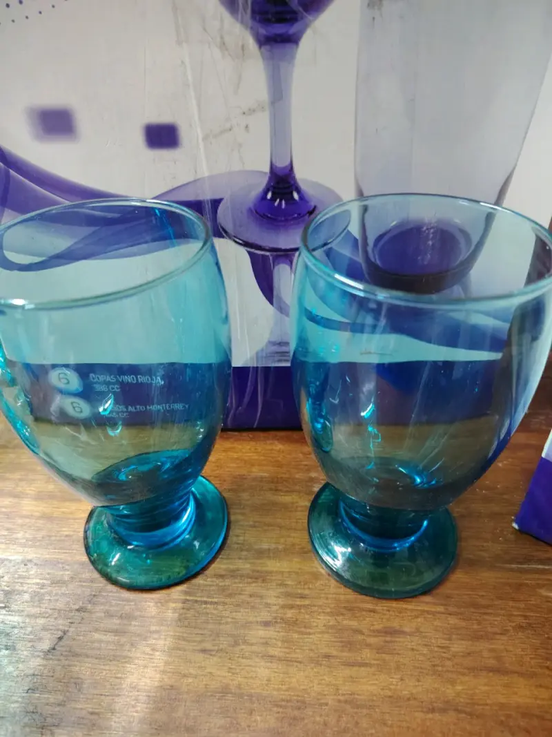 Set de 12 copas y vasos de vidrio azul - 2