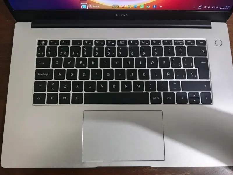 Laptop Huawei con AMD Ryzen 5 y 8GB RAM - 2
