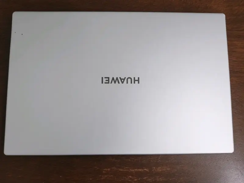 Laptop Huawei con AMD Ryzen 5 y 8GB RAM - 3