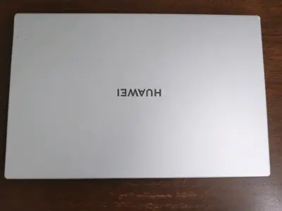 Laptop Huawei con AMD Ryzen 5 y 8GB RAM - miniatura 3