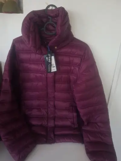 Chaqueta acolchada morada para mujer - miniatura 1