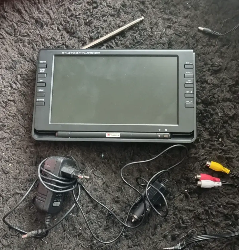 Televisor portátil Fujitel 9'' LCD con USB y SD - 4