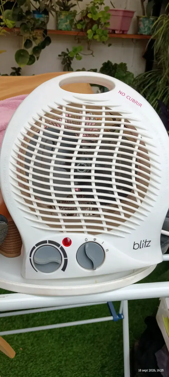Calefactor eléctrico portátil Blitz blanco