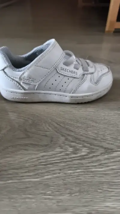 Zapatillas blancas para niños Skechers con velcro - miniatura 2