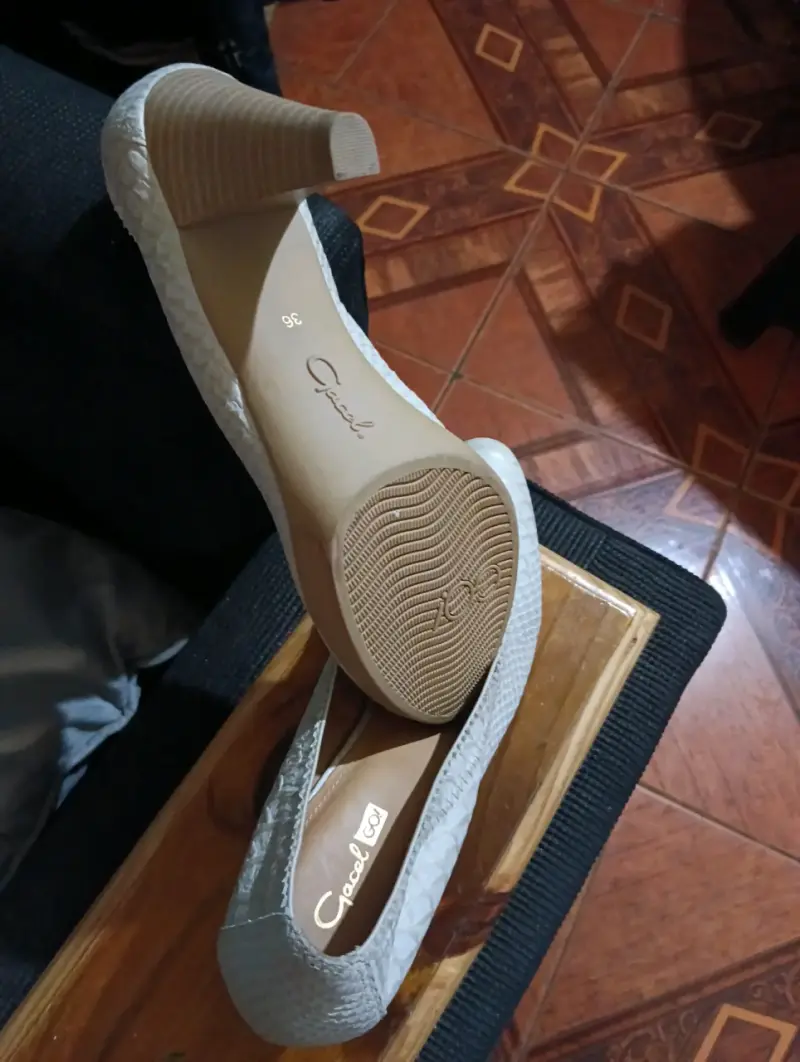 Zapatos de tacón alto texturizados marfil para muj - 2