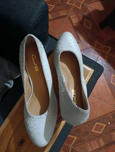 Zapatos de tacón alto texturizados marfil para muj - miniatura 3