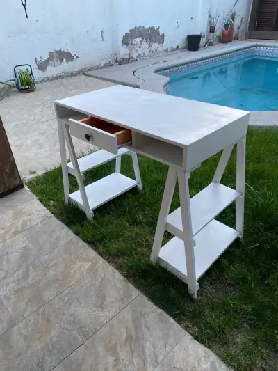 Escritorio blanco con estantes y cajón - miniatura 2