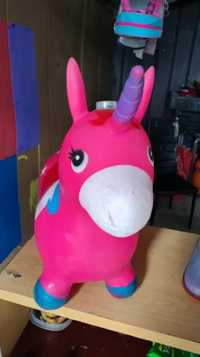 Juguete inflable unicornio rosa para niños - miniatura 3