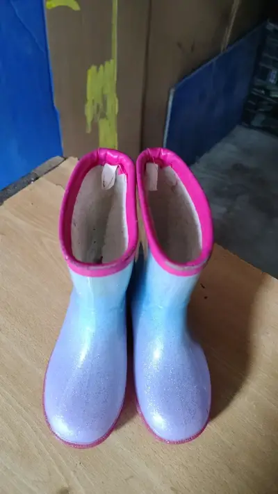Botas de lluvia infantiles con diseño brillante - miniatura 2