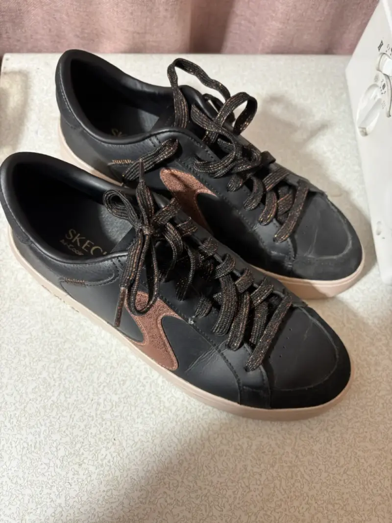 Zapatillas negras Skechers para mujer - 1
