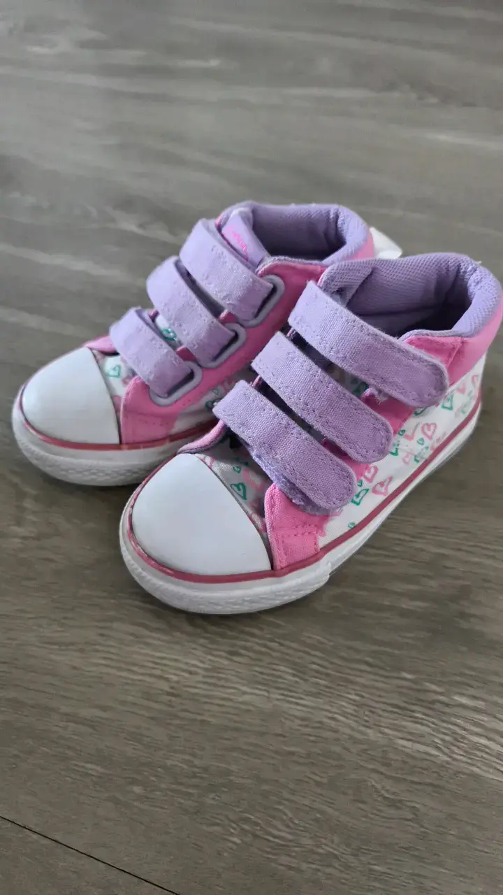 Zapatillas infantiles rosadas con velcro - 3