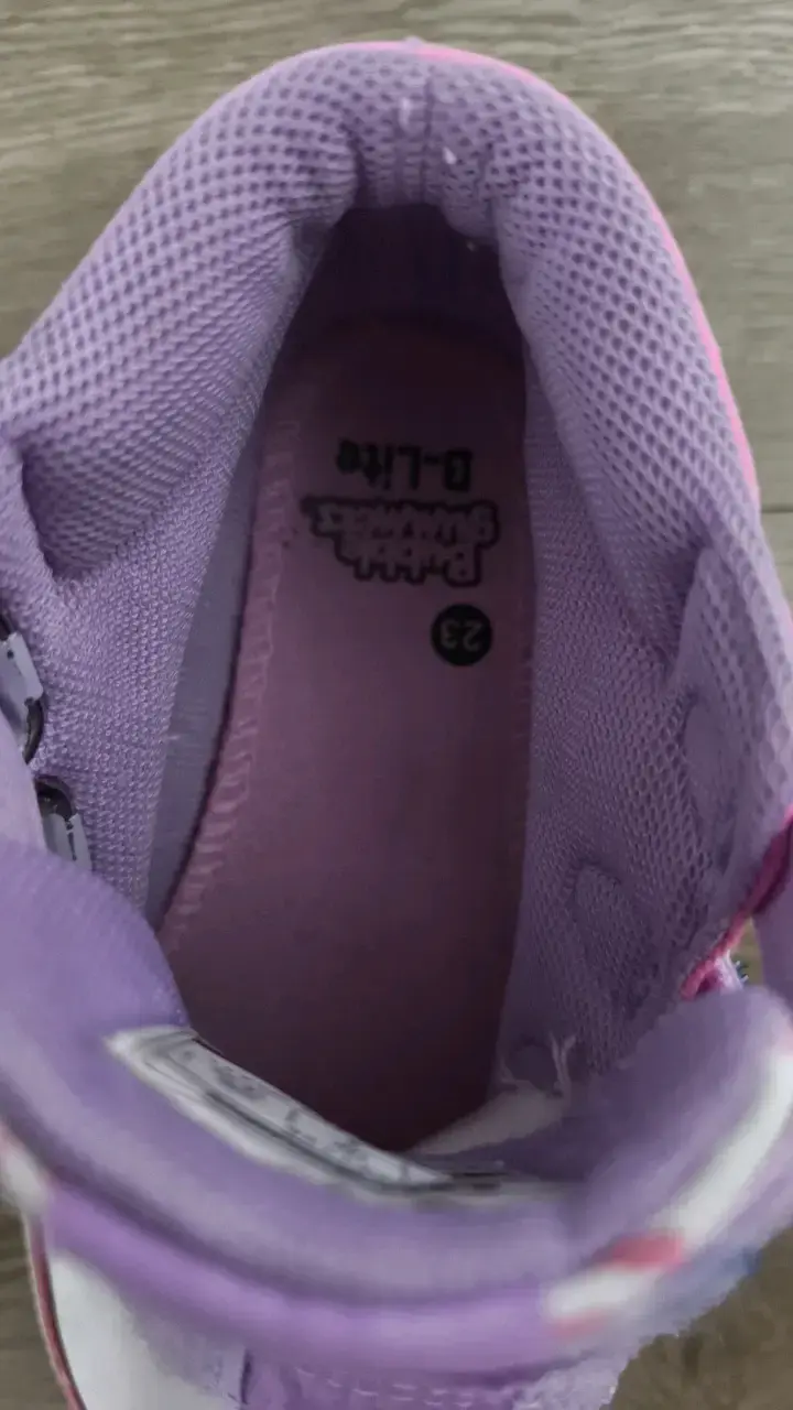 Zapatillas infantiles rosadas con velcro - 4