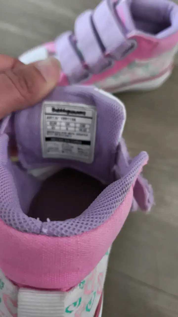 Zapatillas infantiles rosadas con velcro - 5