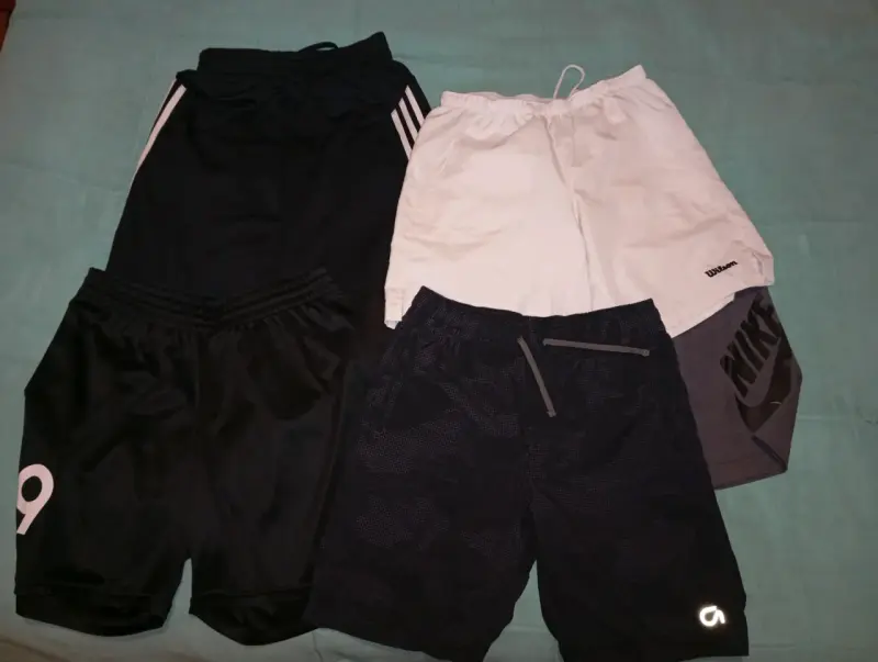 Lote de poleras y shorts de marcas variadas - 2