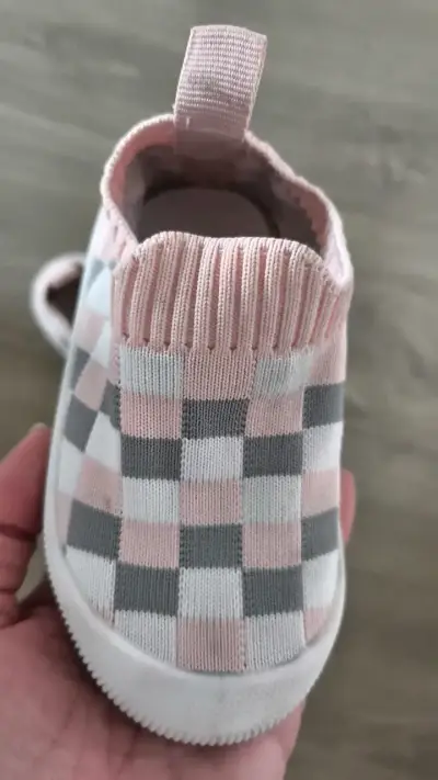 Zapatillas para bebé con diseño a cuadros - miniatura 4