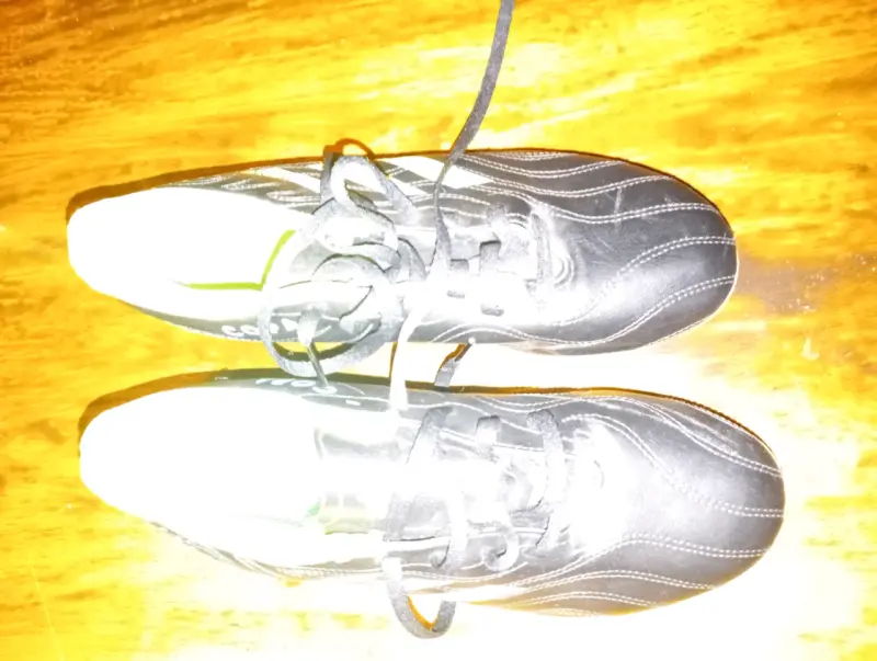 Zapatillas de fútbol Adidas negras con tacos - 1