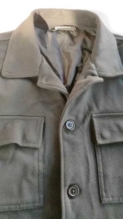 Chaqueta negra de hombre con bolsillos - miniatura 2