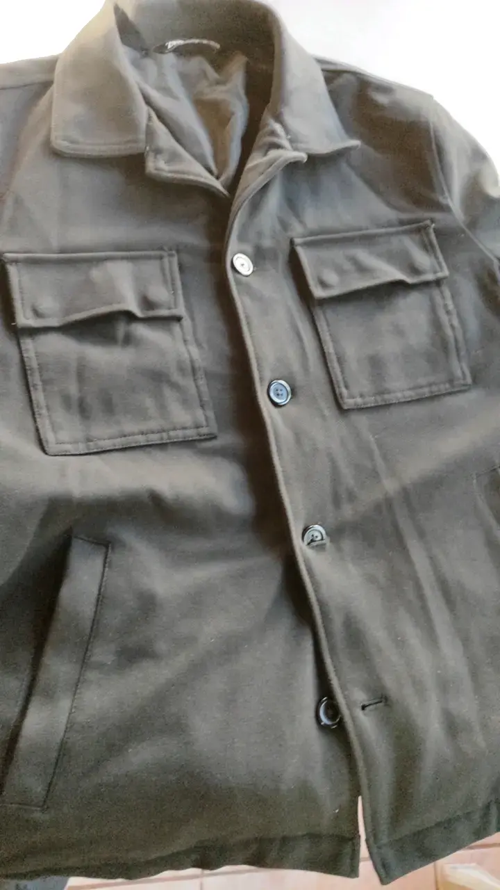 Chaqueta negra de hombre con bolsillos - 3