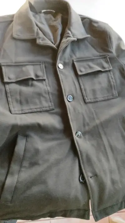 Chaqueta negra de hombre con bolsillos - miniatura 3