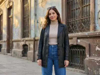 Abrigo de cuero negro para mujer - miniatura 1