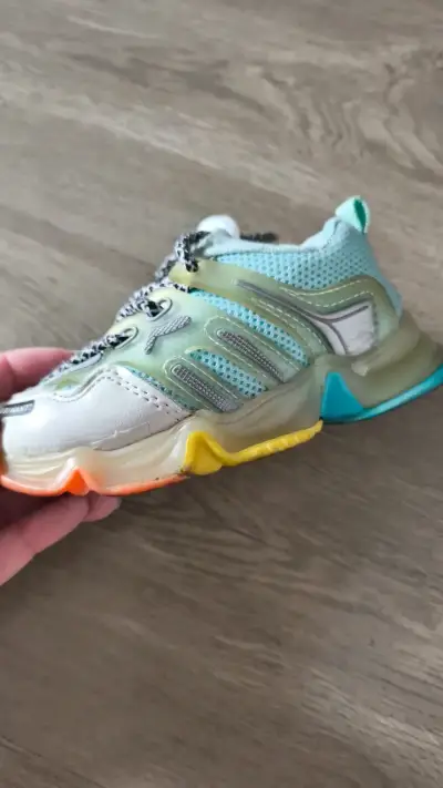Zapatillas deportivas infantiles coloridas - miniatura 3