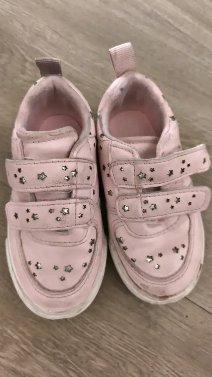 Zapatillas rosadas para niña con estrellas - 1