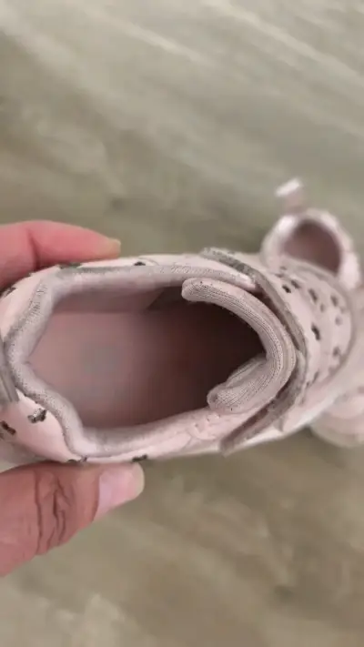 Zapatillas rosadas para niña con estrellas - miniatura 2
