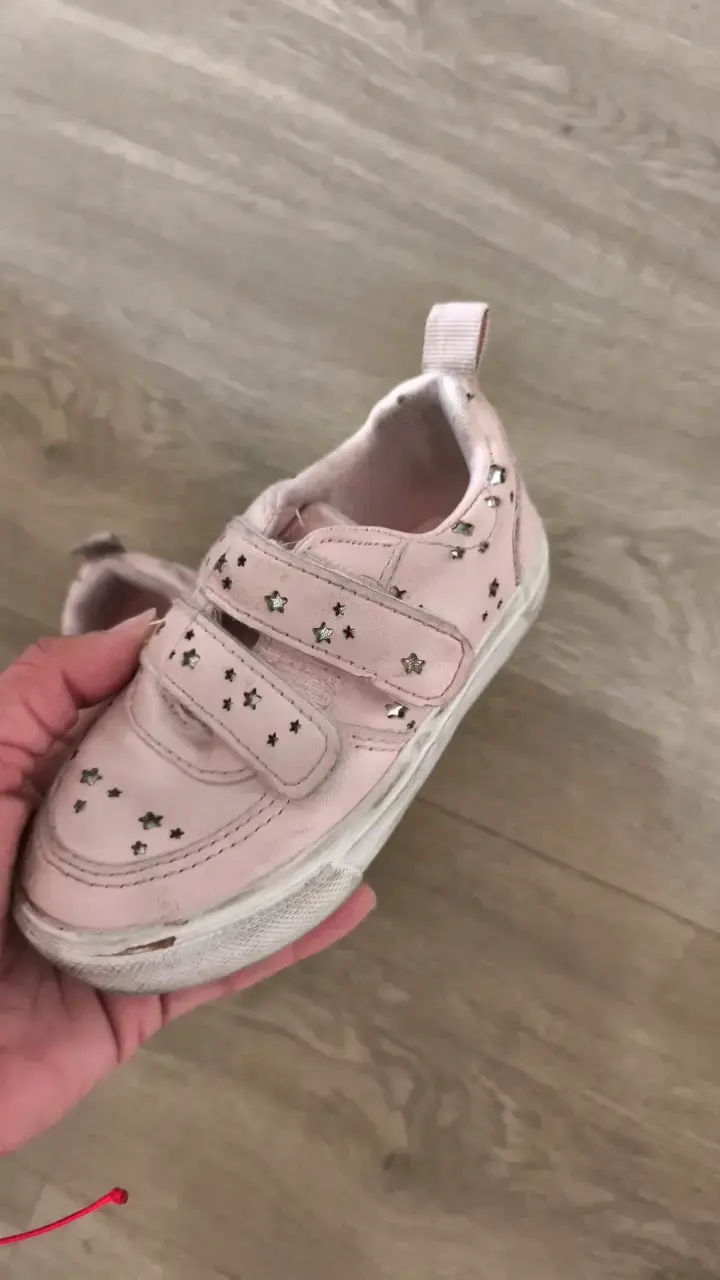 Zapatillas rosadas para niña con estrellas - 3