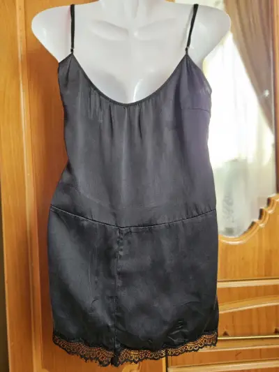 Polera de tirantes negra con encaje - miniatura 4