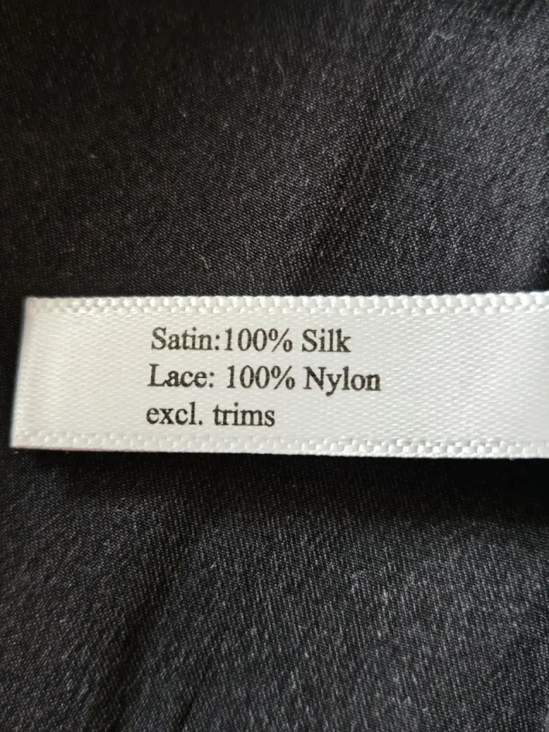 Polera de tirantes negra con encaje - 6
